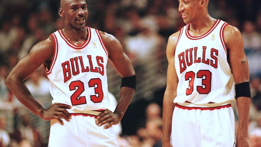 The Chicago Bulls distract fans from the dreary present by reliving the glory days

 – Gudstory